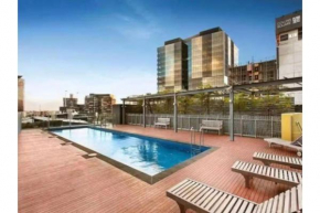 Stylish 1 Bed Apartment in Docklands Delight